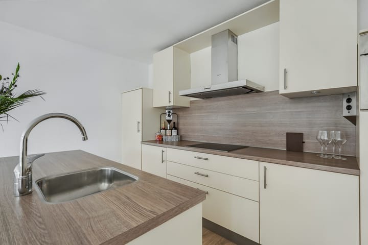 Photo 9 of Puck van Heelstraat 64