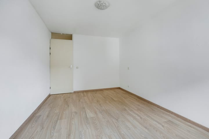 Photo 12 of Puck van Heelstraat 64