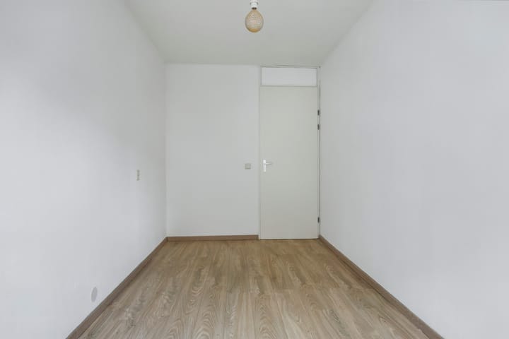 Photo 18 of Puck van Heelstraat 64