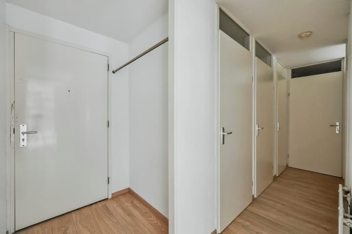 Photo 19 of Puck van Heelstraat 64