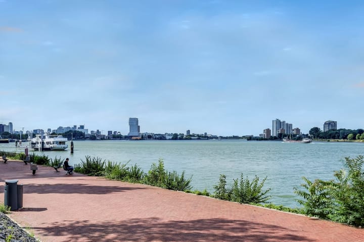 Photo 21 of Puck van Heelstraat 64