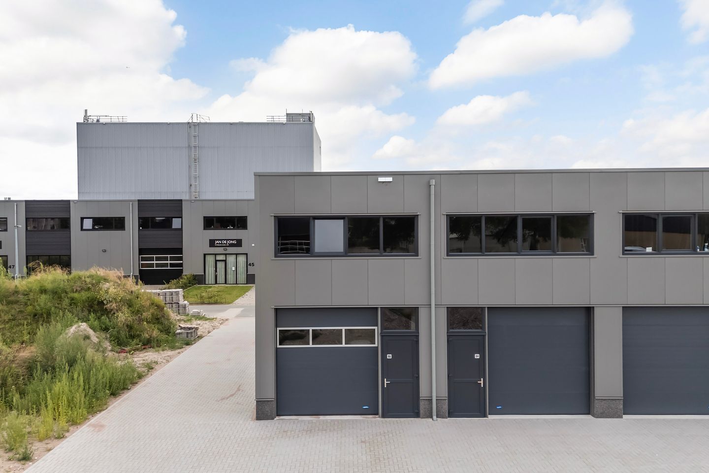 View photo 2 of Einsteinweg 86