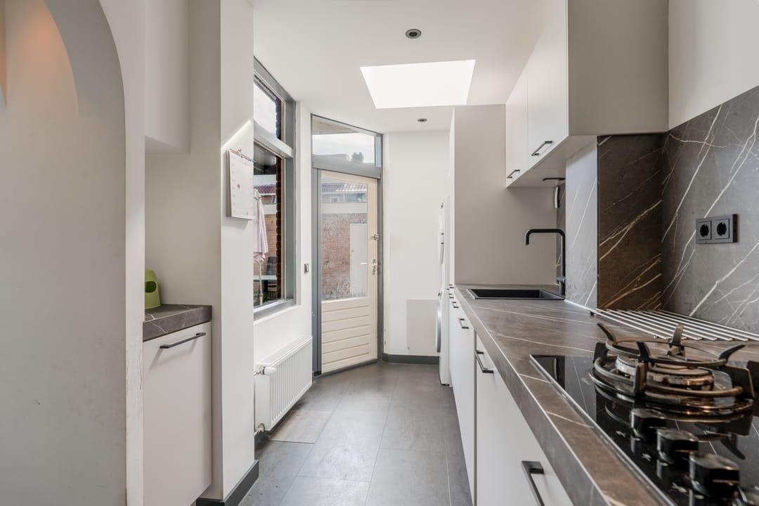 Photo 16 of Diezestraat 4