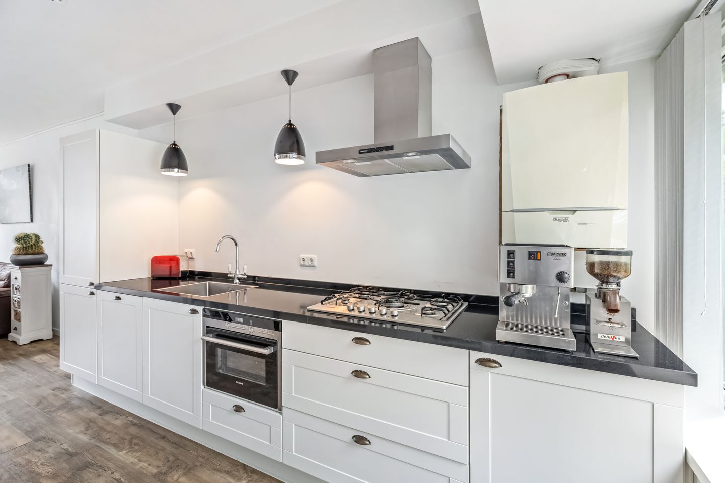 Photo 14 of De Ruijterstraat 46