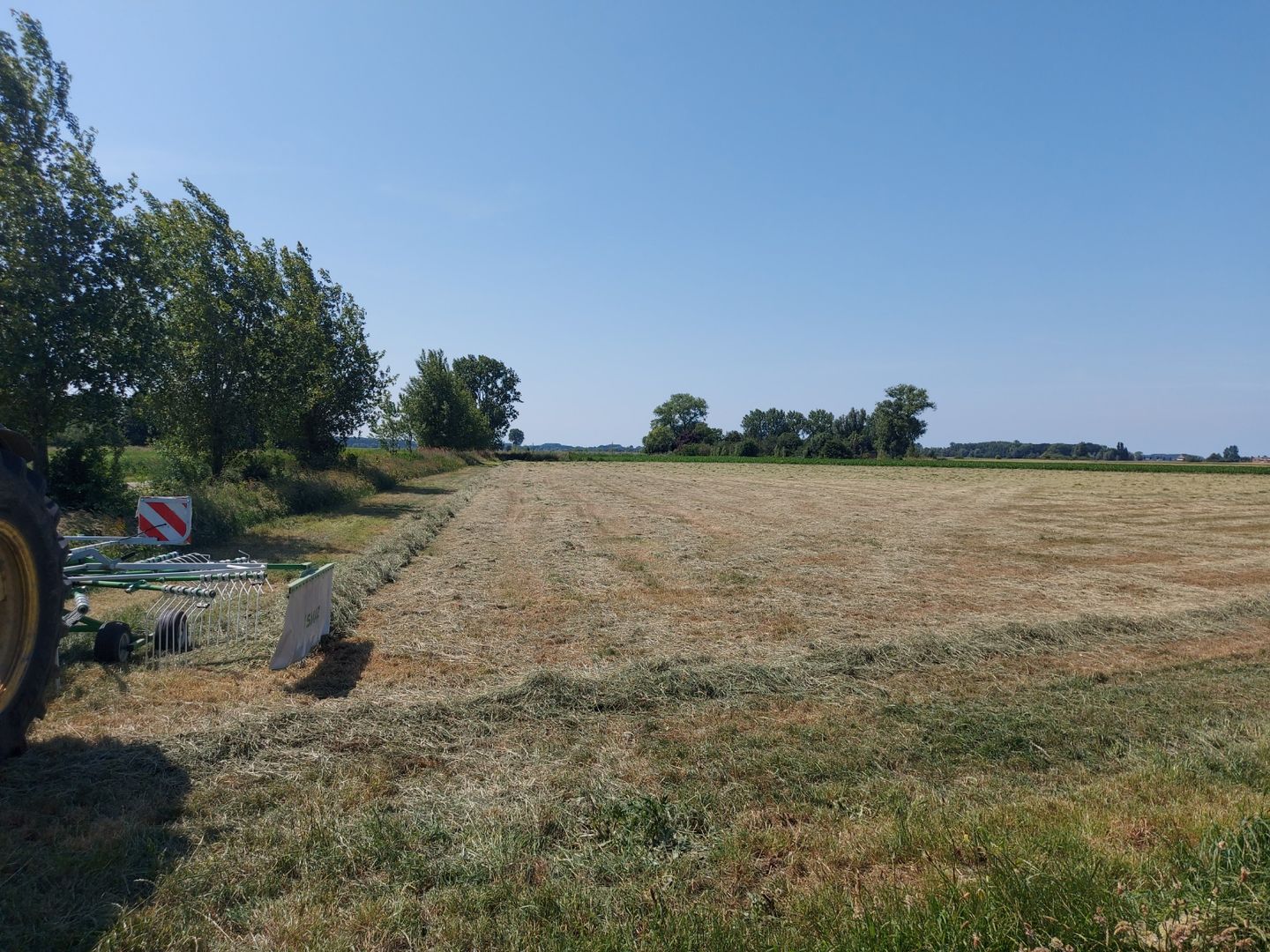 View photo 3 of aan de Oostweg
