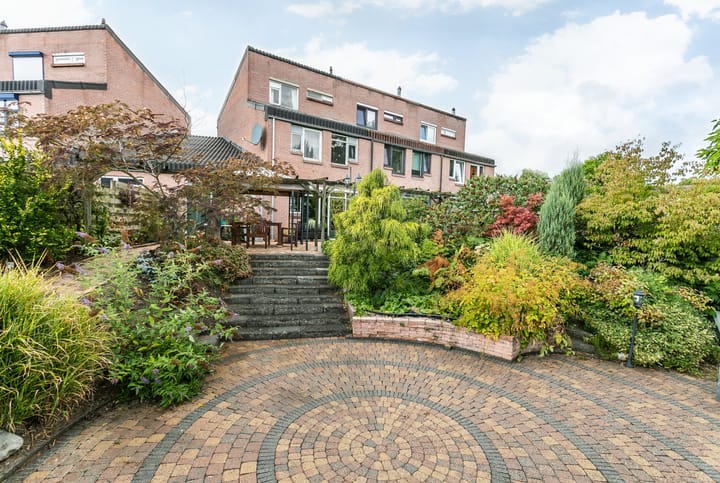 Photo 1 of Op Gen Hoes 34