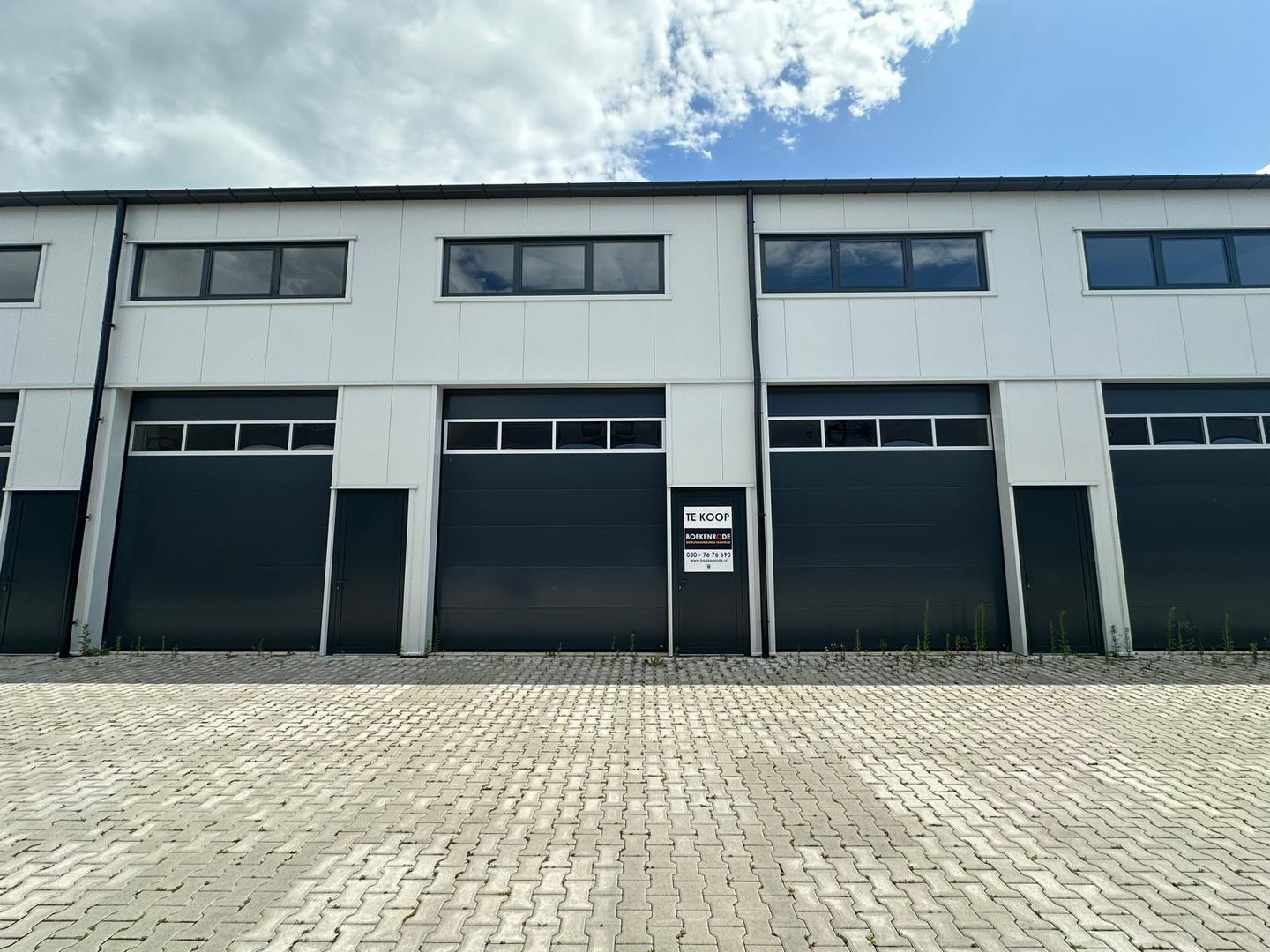 Bekijk foto 1 van Industrieweg West