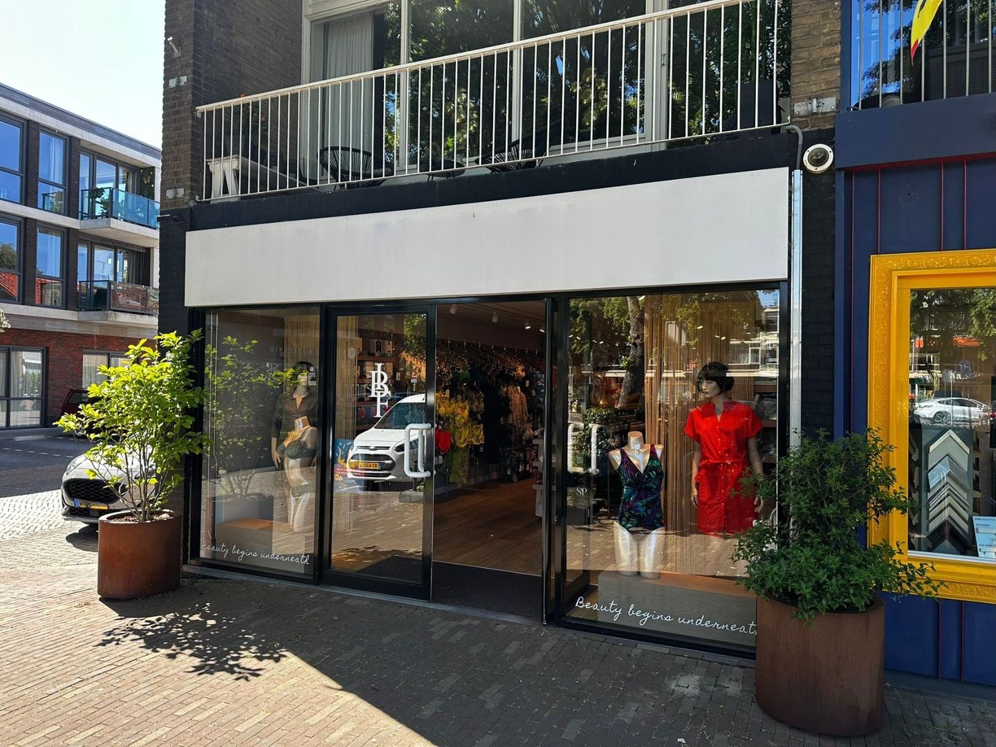 View photo 2 of Frederik Hendriklaan 10