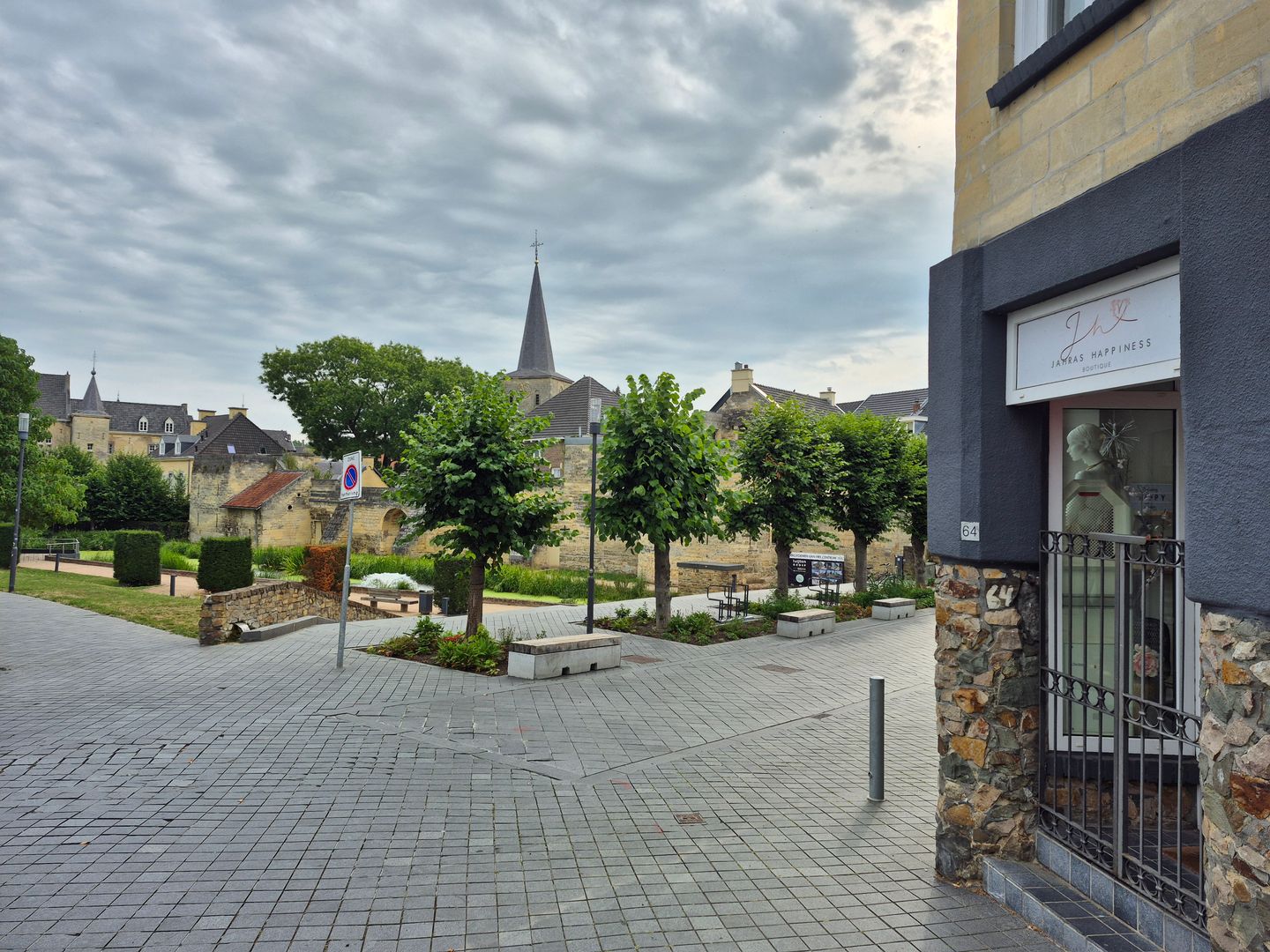 View photo 2 of Wilhelminalaan 64