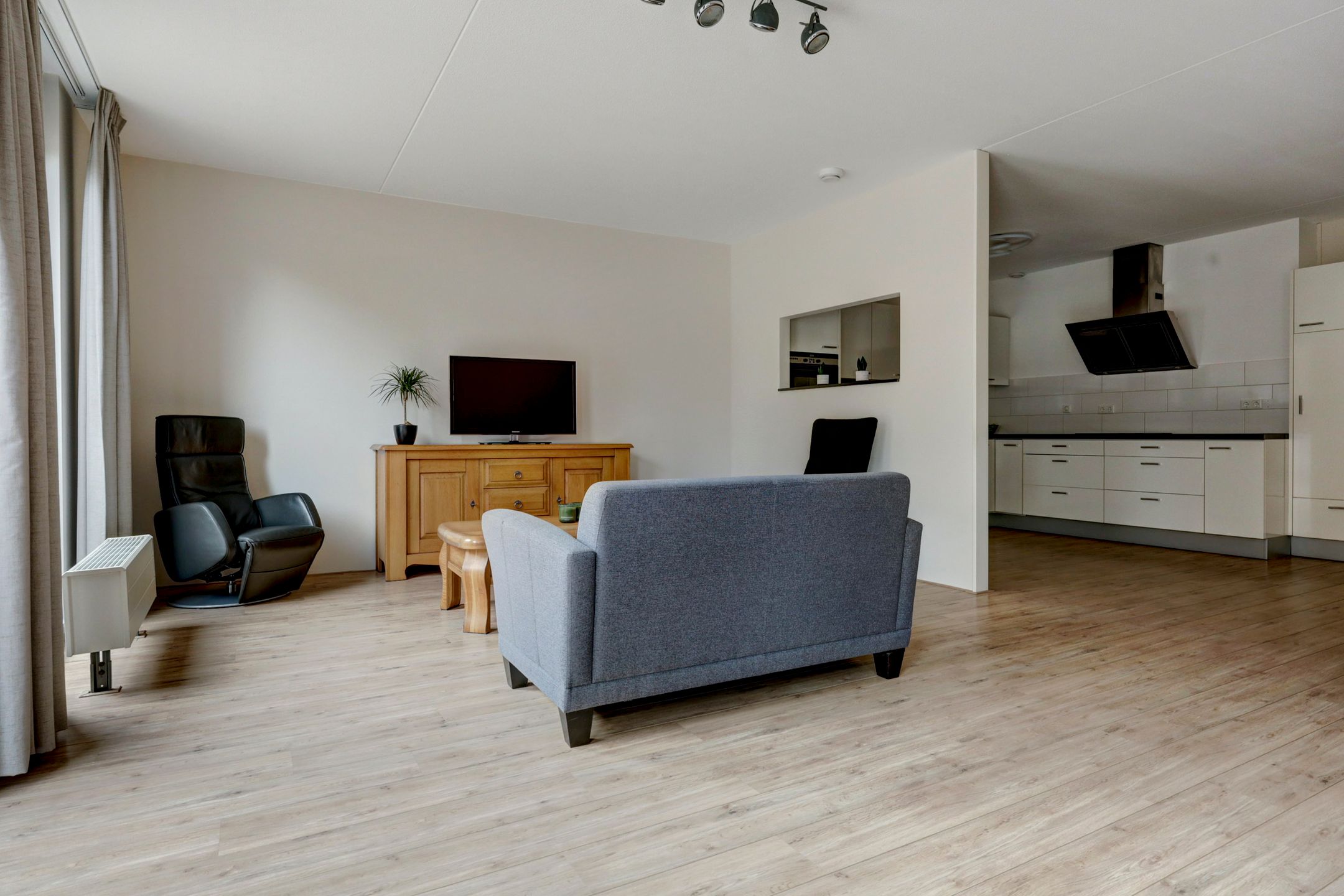 Foto 9 van Rector van den Broekstraat 1-B008