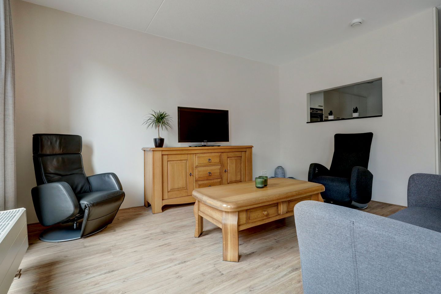 Foto 10 van Rector van den Broekstraat 1-B008