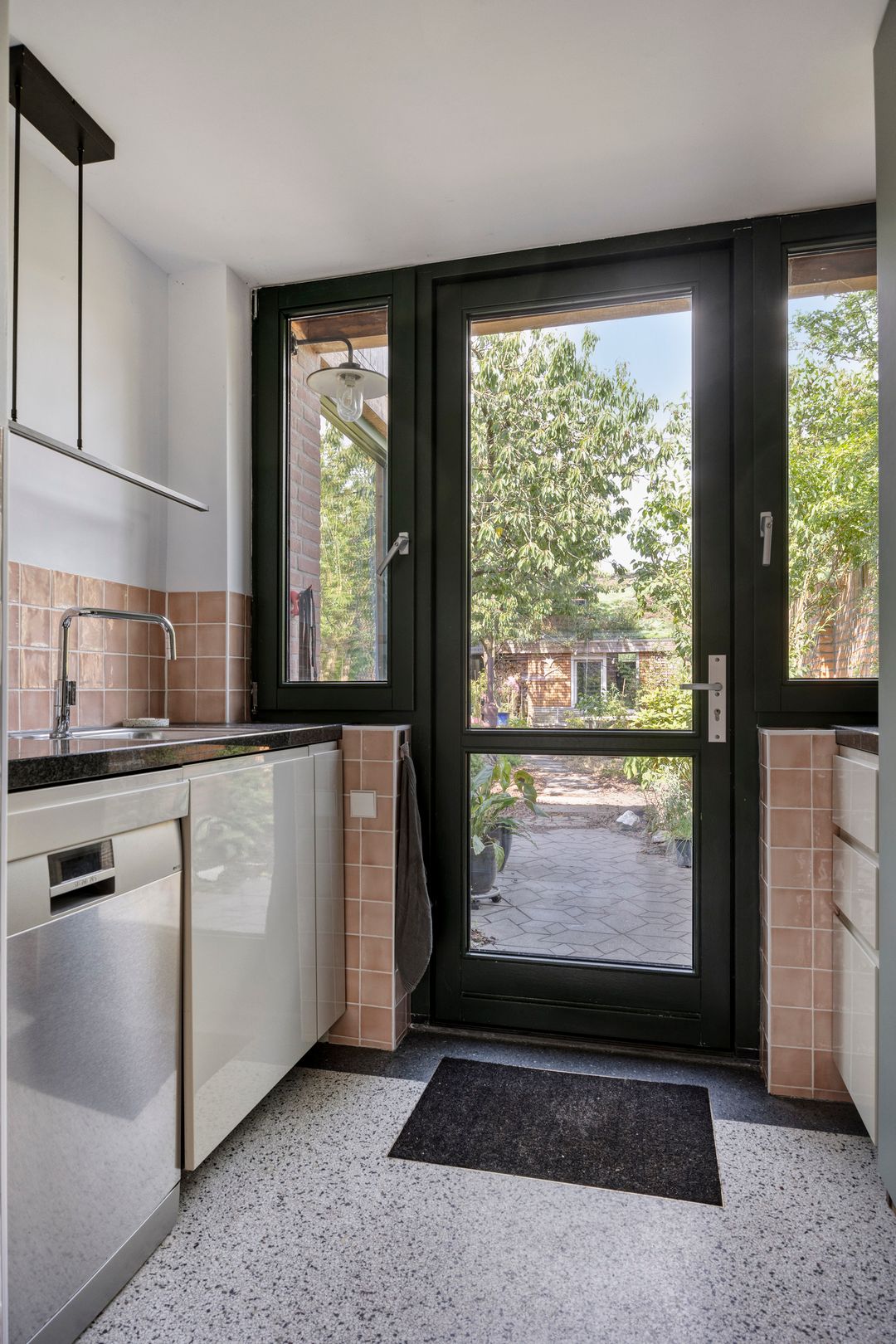 Photo 11 of Hert. Hendrikstraat 2