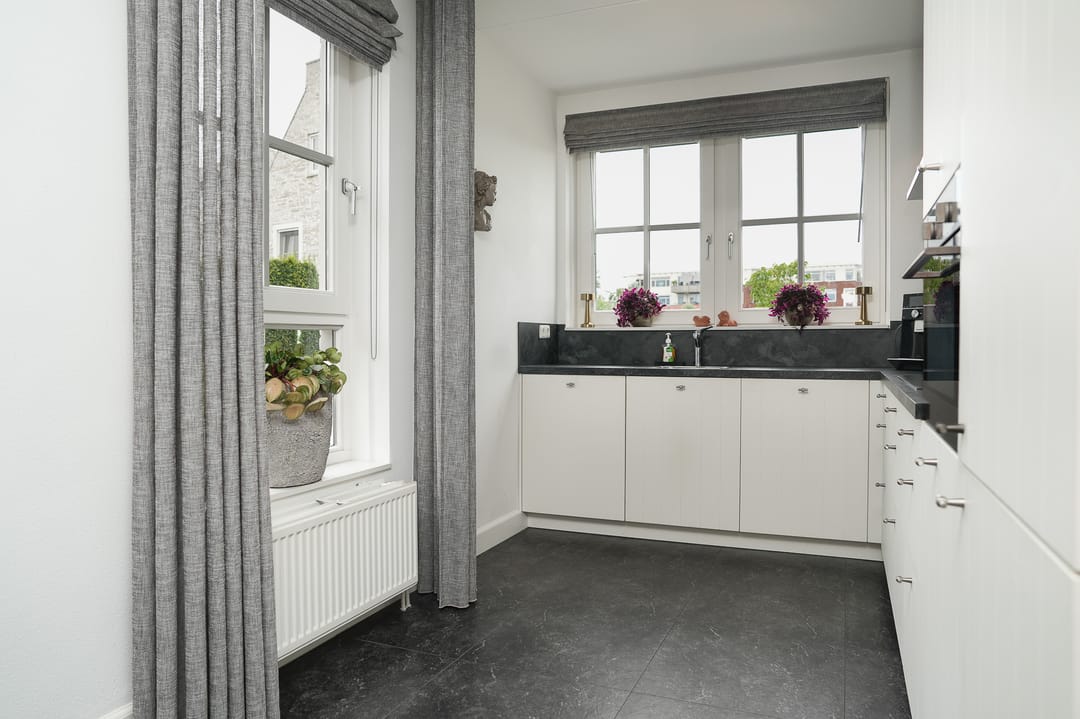 Photo 2 of J van Damstraat 2