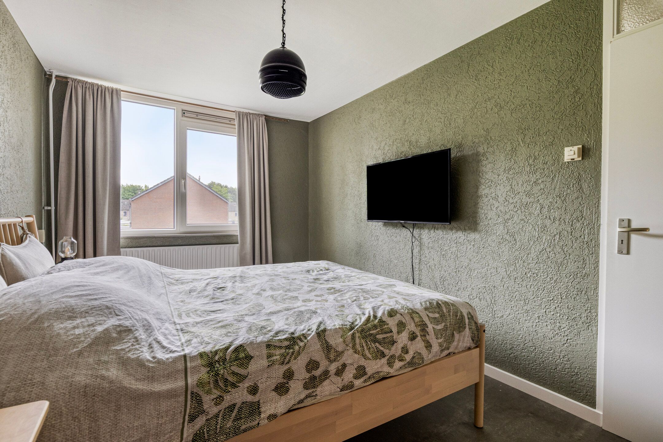 Photo 24 of Uranus 20