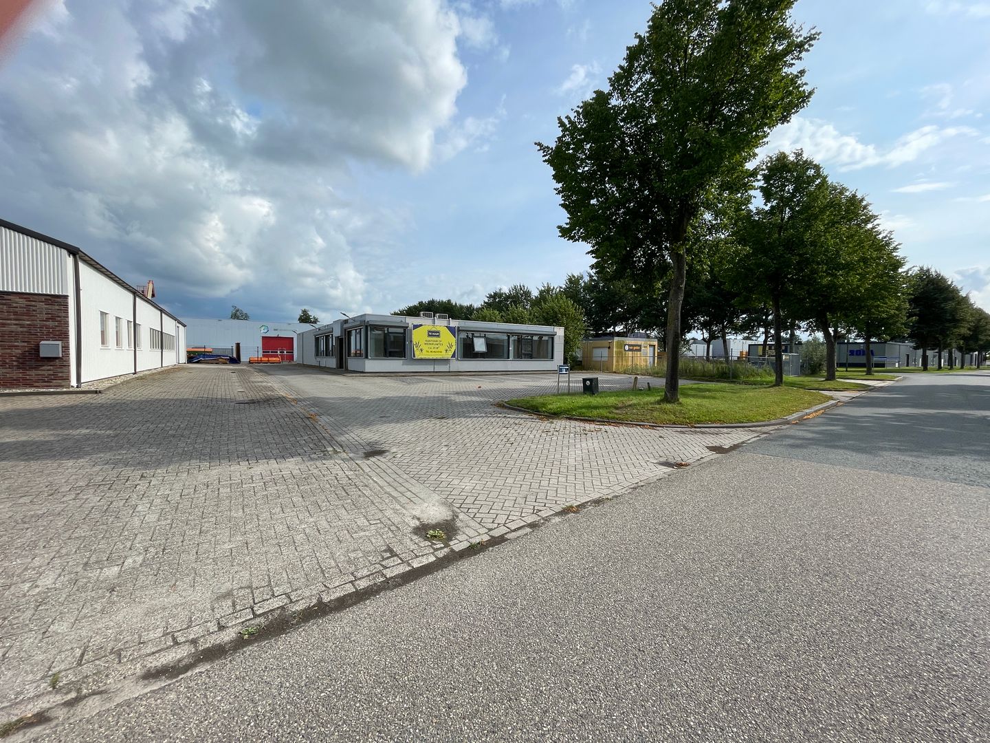 View photo 4 of Revisieweg 18