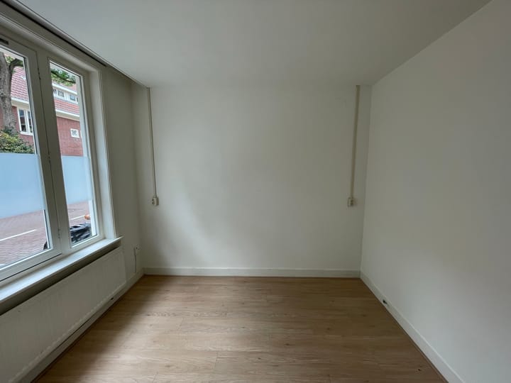 Photo 4 of Laplacestraat 13-H