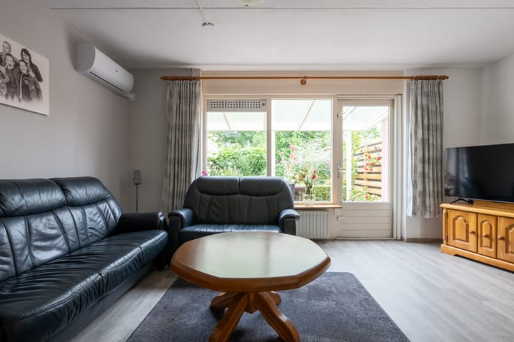 Foto 11 van Zwaluwenveld 14