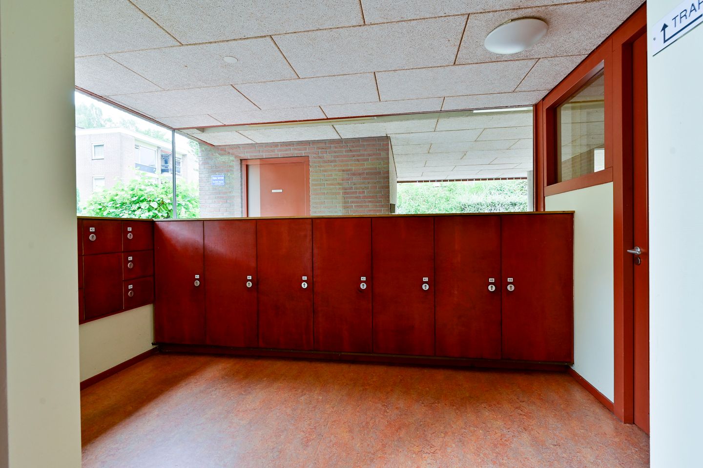 Photo 5 of Van 't Hoffstraat 4-F