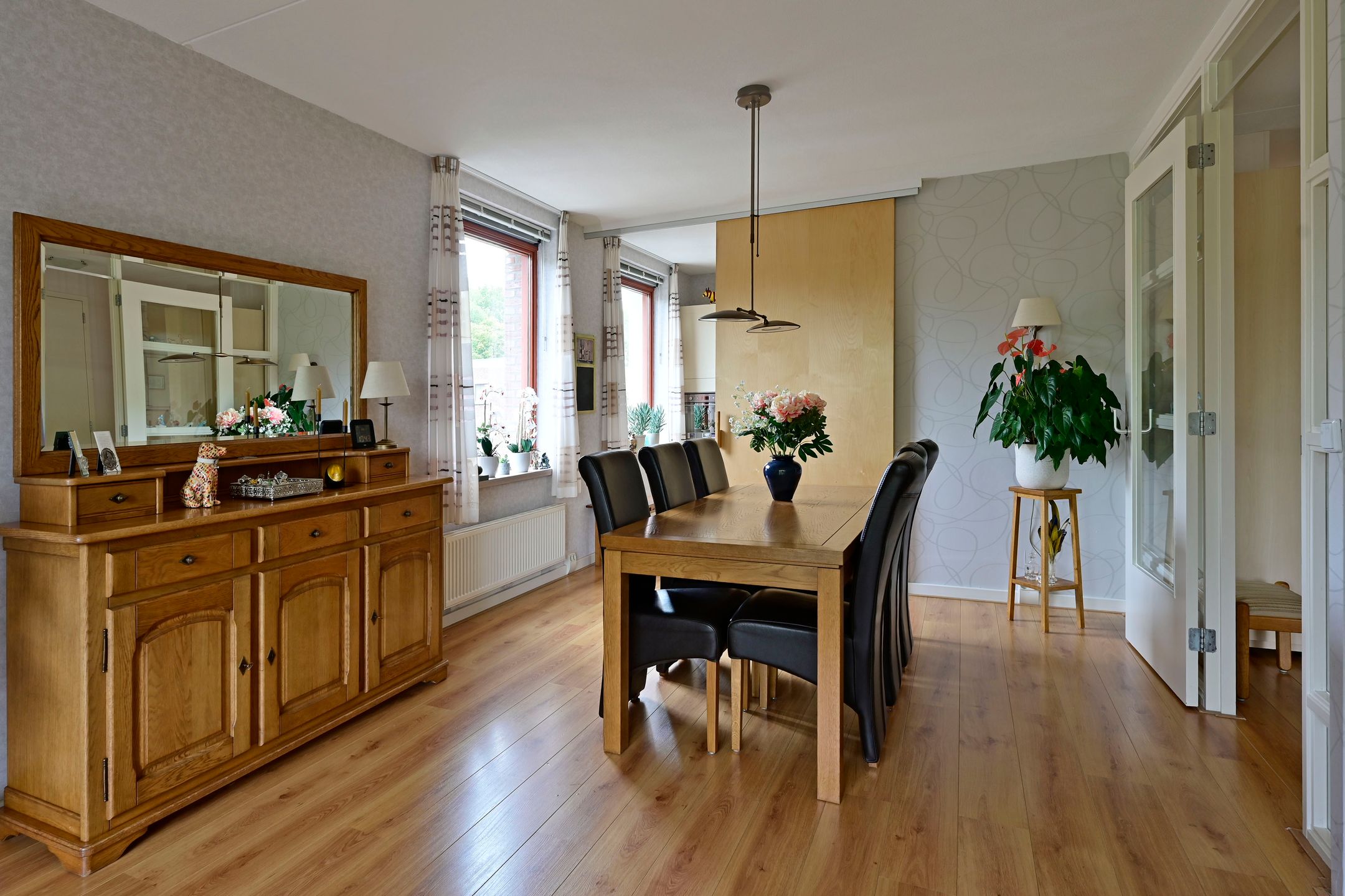 Photo 9 of Van 't Hoffstraat 4-F