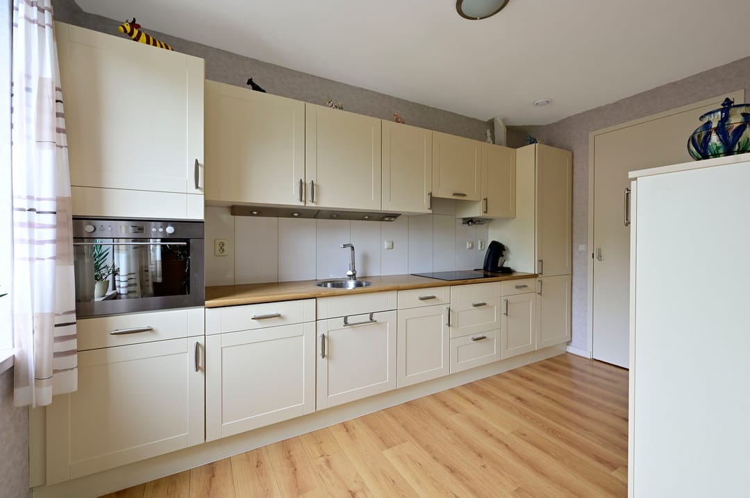 Photo 13 of Van 't Hoffstraat 4-F