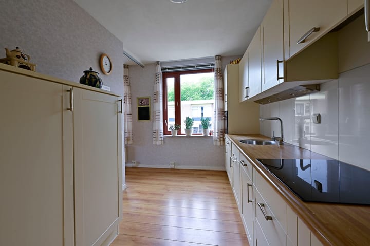 Foto 14 van Van 't Hoffstraat 4-F