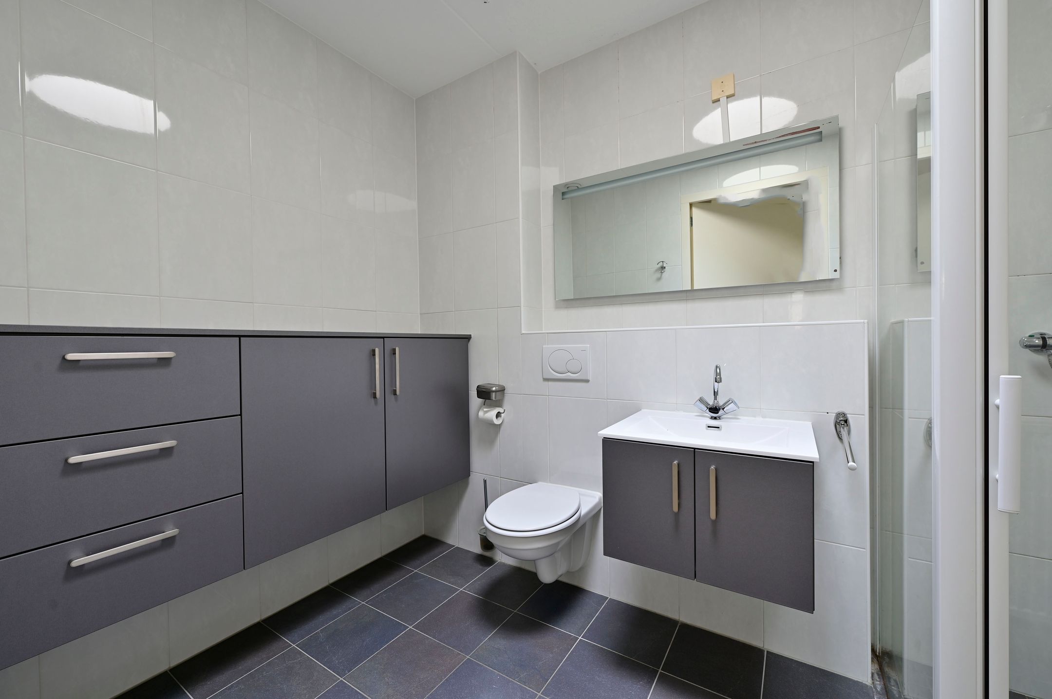 Photo 18 of Van 't Hoffstraat 4-F