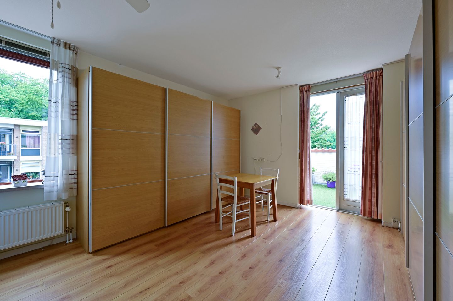 Photo 20 of Van 't Hoffstraat 4-F