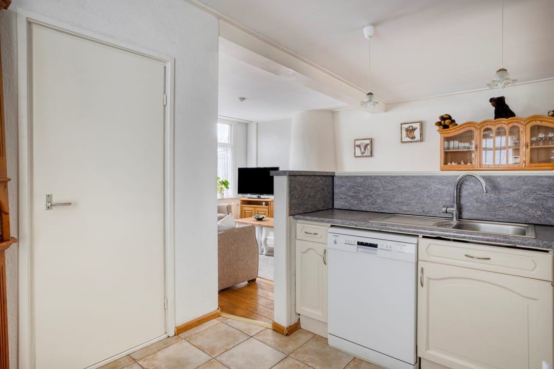 Photo 11 of Burgemeester Sterkstraat 8