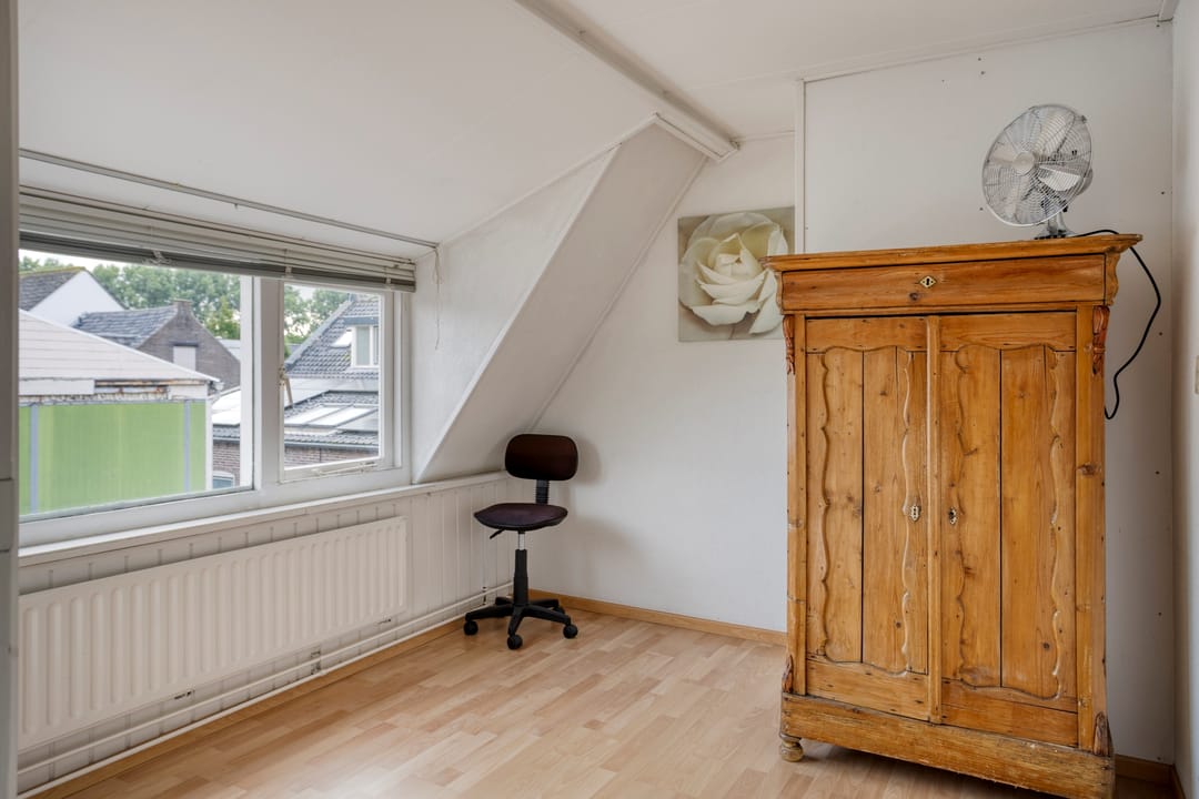 Photo 17 of Burgemeester Sterkstraat 8