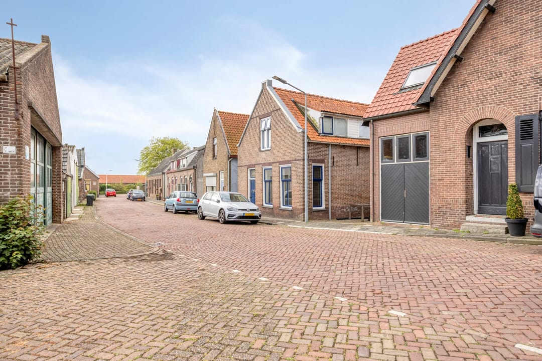 Photo 22 of Burgemeester Sterkstraat 8