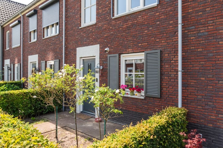 Photo 6 of Meester N J van Riemsdijkstraat 16