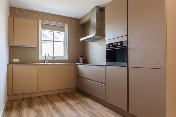 Photo 14 of Meester N J van Riemsdijkstraat 16