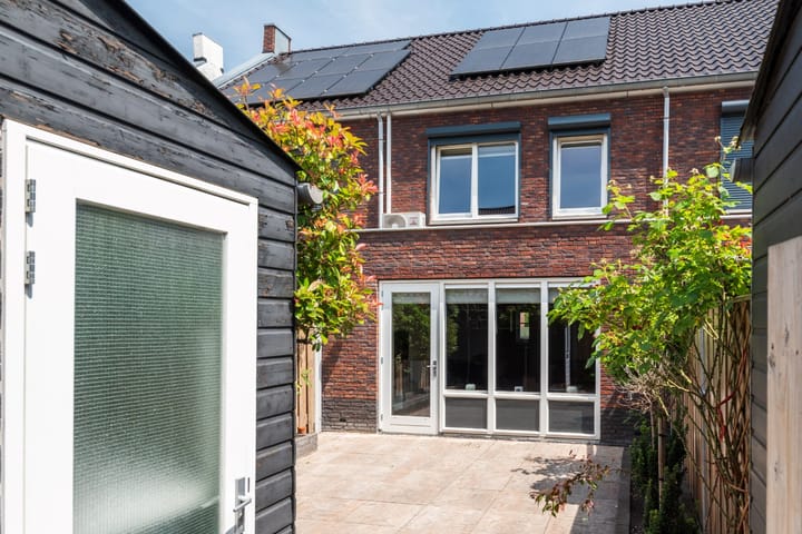 Photo 31 of Meester N J van Riemsdijkstraat 16