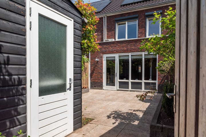 Photo 49 of Meester N J van Riemsdijkstraat 16