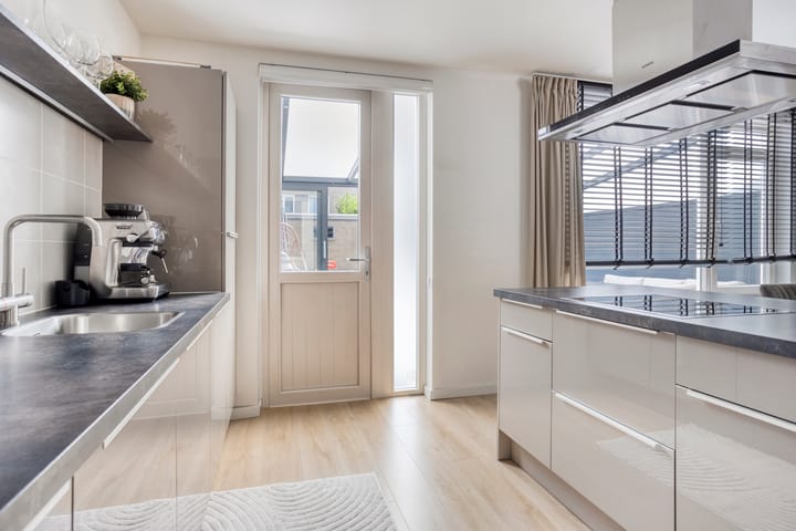 Foto 15 van Johan de Wittstraat 16