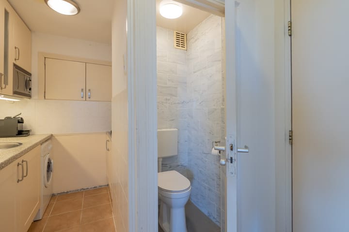 Photo 9 of Burgemeester van Fenemaplein 2-A0703