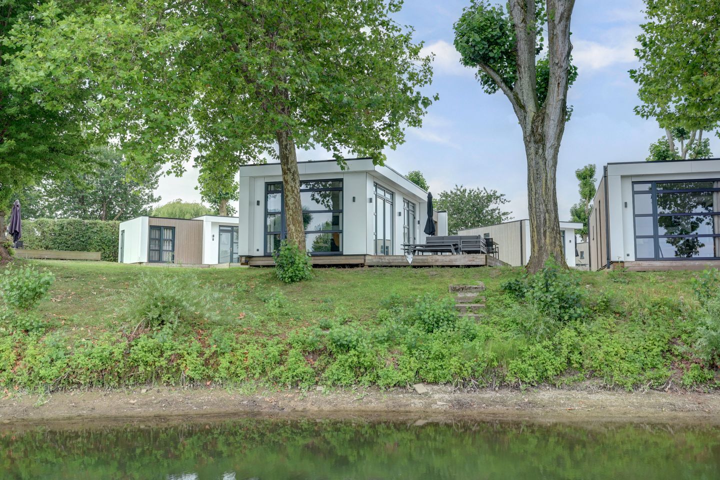 Photo 1 of Rijnbandijk 36-62