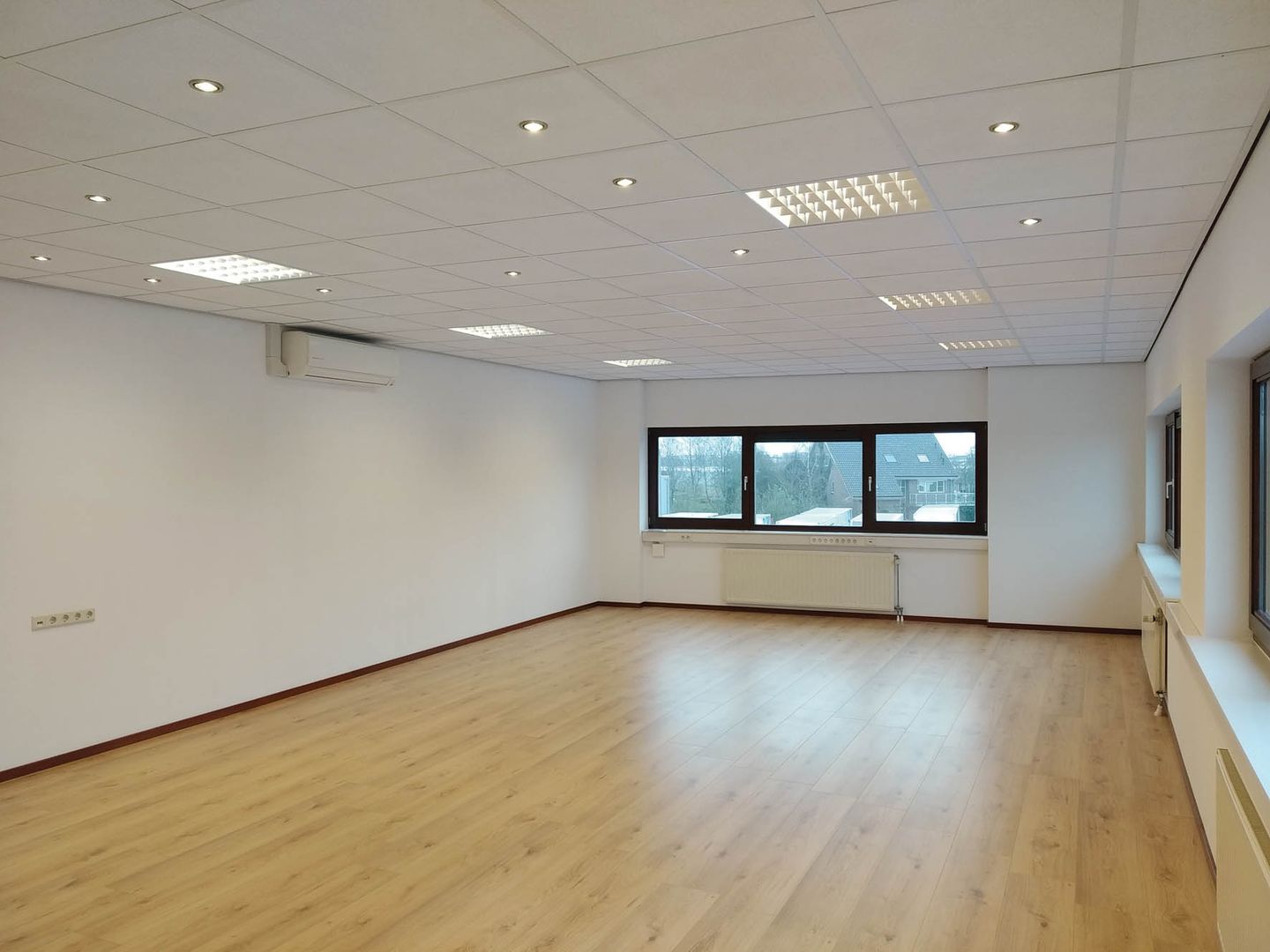 View photo 2 of Veenderveld 56