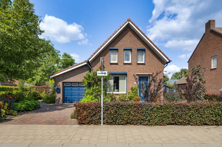 Photo 2 of Burgemeester Mertensstraat 10