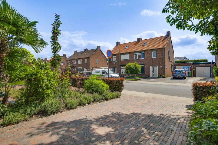 Photo 6 of Burgemeester Mertensstraat 10