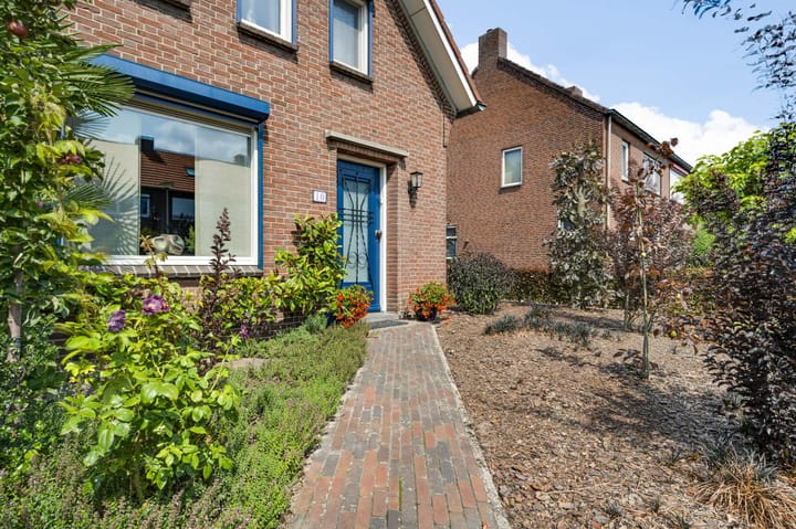 Photo 7 of Burgemeester Mertensstraat 10