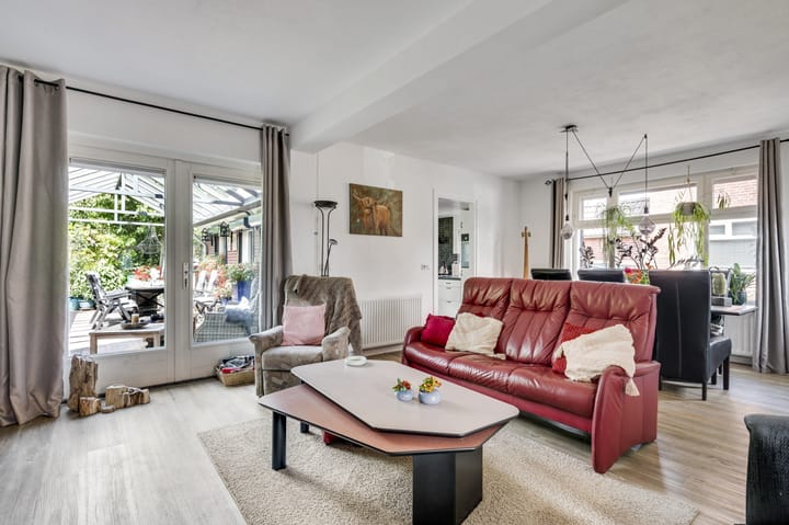 Photo 13 of Burgemeester Mertensstraat 10