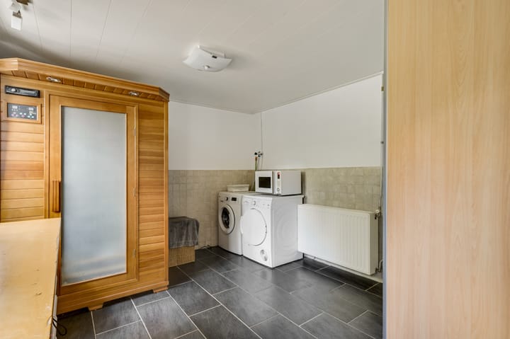 Photo 18 of Burgemeester Mertensstraat 10