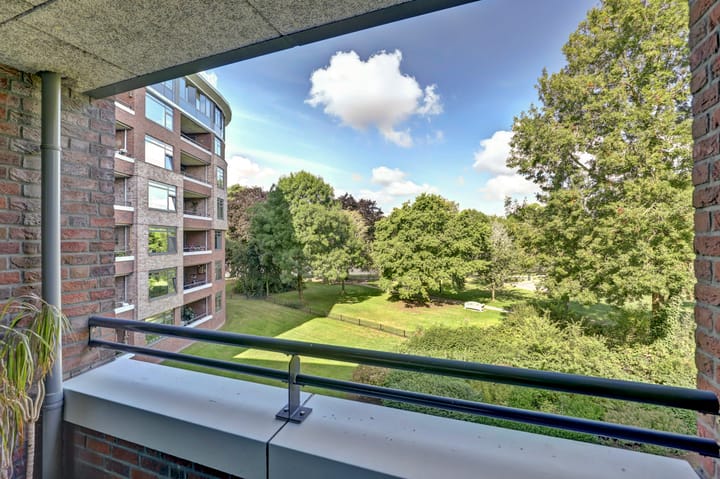 Photo 2 of Hendrika van Tussenbroeklaan 100