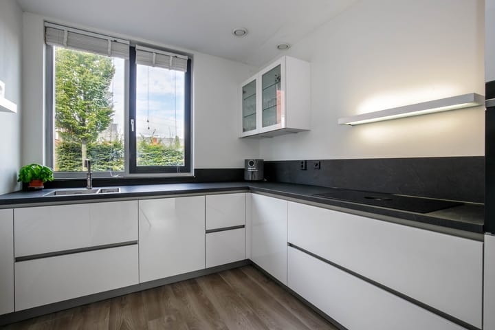 Foto 2 van René Magrittestraat 14