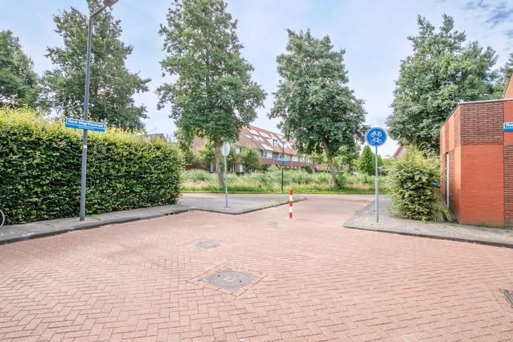 Foto 36 van René Magrittestraat 14