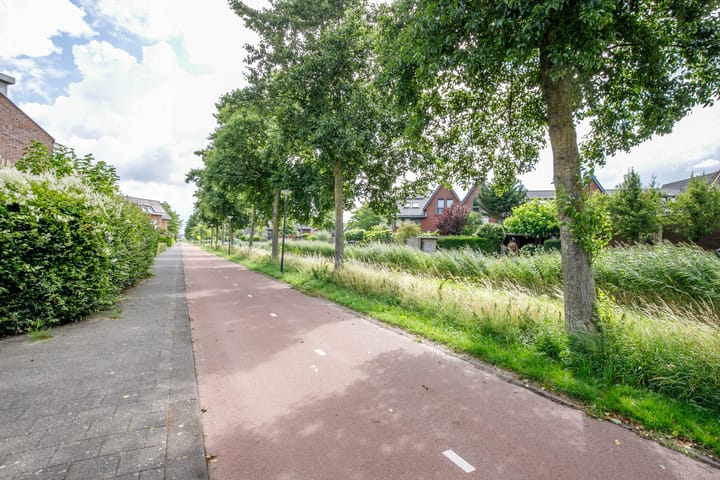 Foto 38 van René Magrittestraat 14