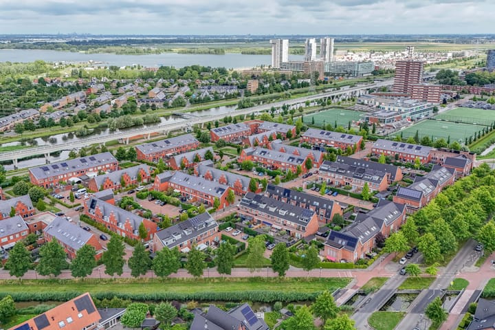 Foto 42 van René Magrittestraat 14