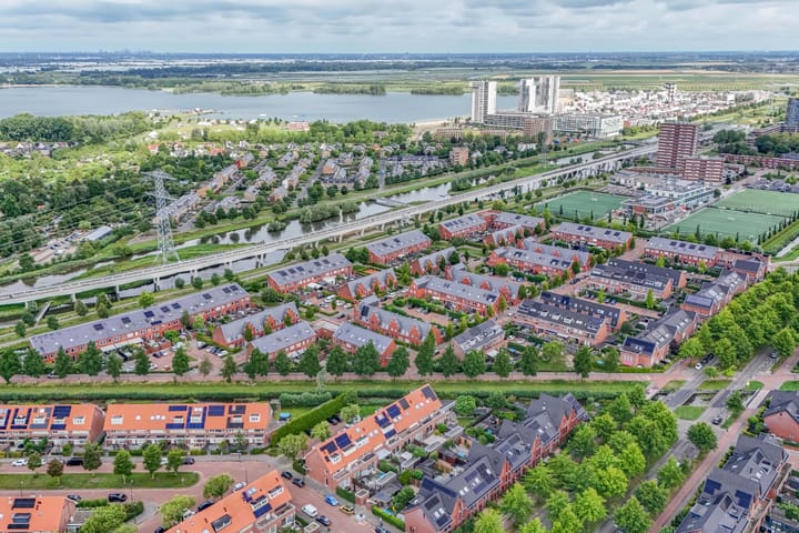 Foto 43 van René Magrittestraat 14