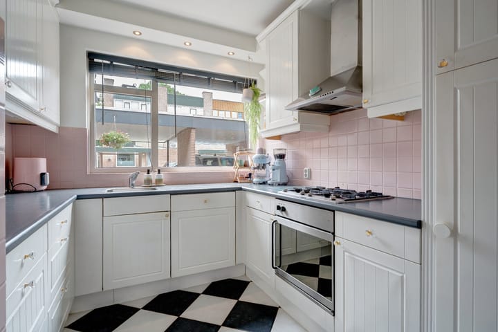 Photo 16 of Isenburgstraat 26